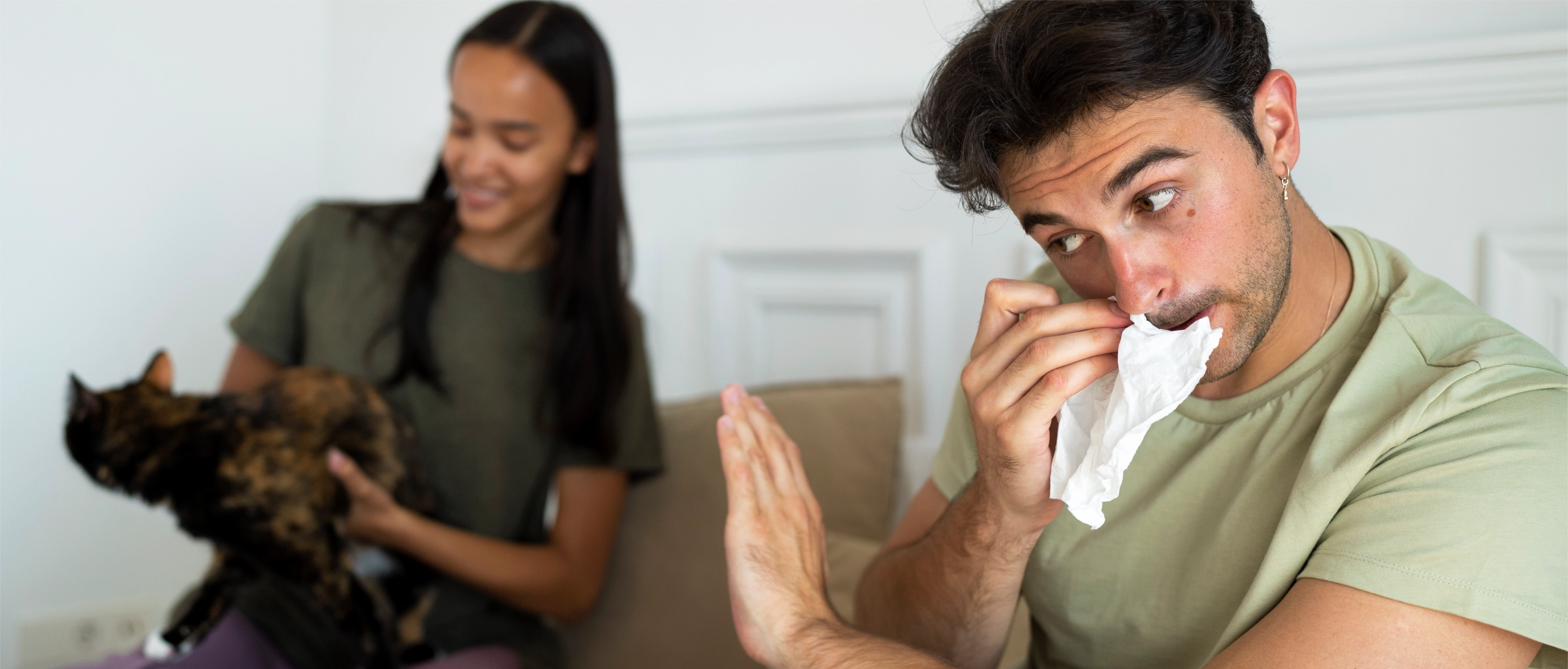 Persona estornudando